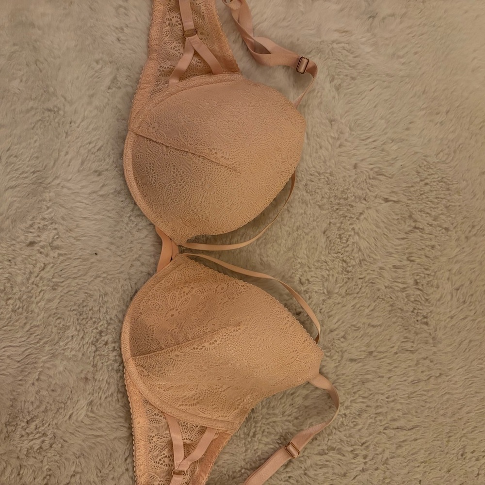 Victoria's Secret Lace strappy bra
